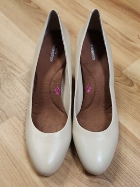 Ros Hommerson Women's Beige Leather Heeles Shoes Sz. 11ss